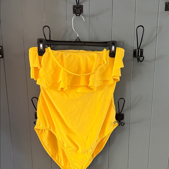 Jones New York yellow  Off-Shoulder Ruffle Swimsuit - Picture 1 of 3